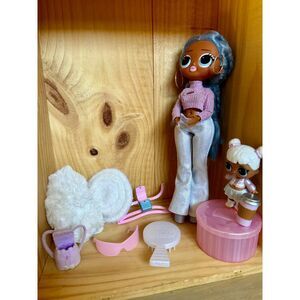 L.O.L. Surprise O.M.G. Winter Disco Snowlicious Fashion Doll Size 10" + Sister